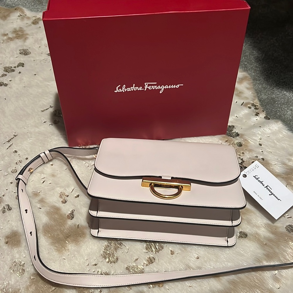Salvatore Ferragamo/ purse /pink/ authentic